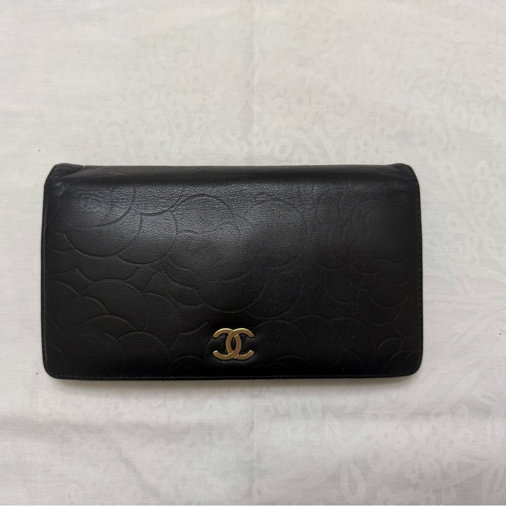 Chanel Camellia Long Wallet
(Convert to mini Chain Bag)